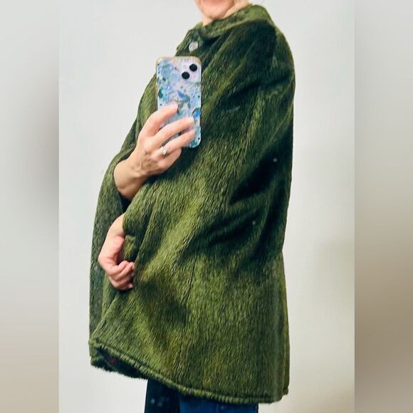 Mid-Century Europe Craft Wool Blend Faux Fur Cape with Arm Slits MEASUREMENTS - Picture 3 of 16